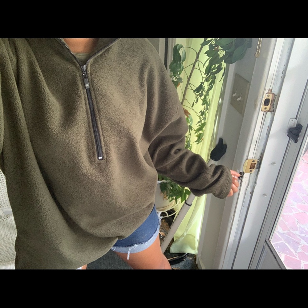 Green pullover top - Picture 6 of 8